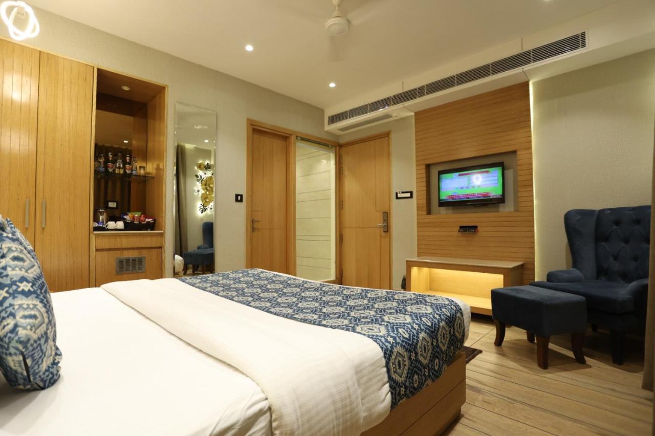 Jrd Luxury-Business Hotel Нью-Дели Экстерьер фото