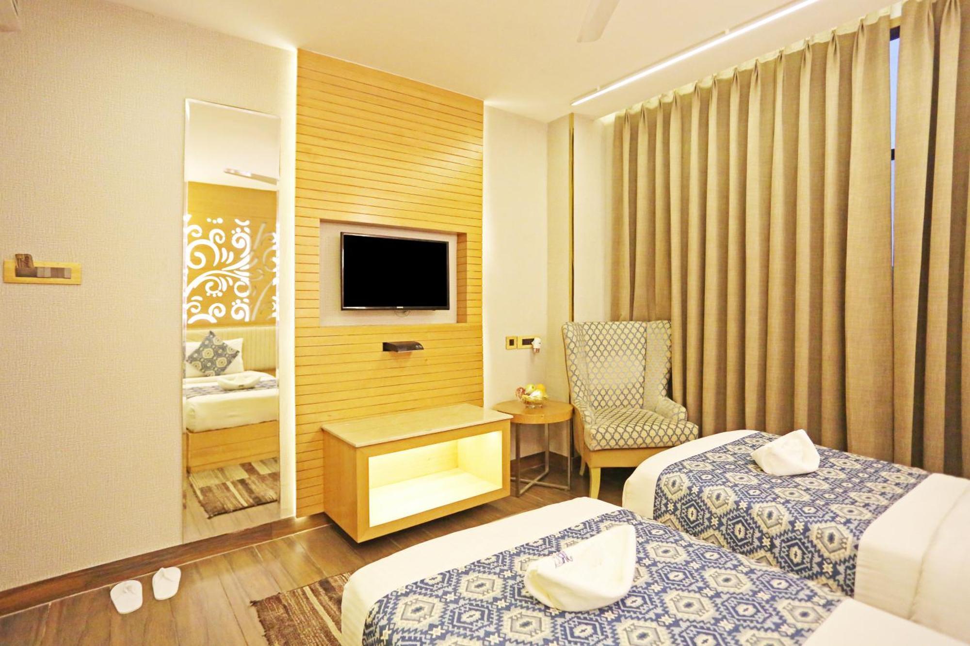 Jrd Luxury-Business Hotel Нью-Дели Экстерьер фото